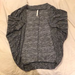 Short sleeved grey no close sweater !!!